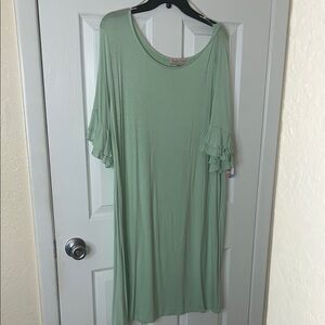 Green Ruffle Sleeve Top‎